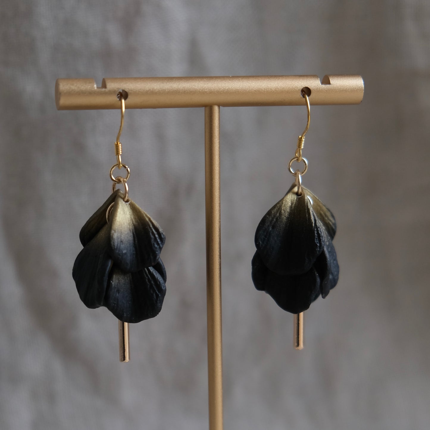 bláthine | black + gold