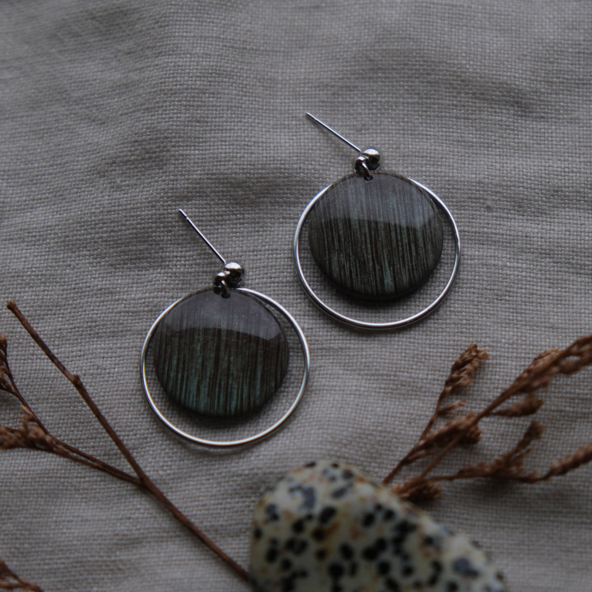 ríona | brushed labradorite