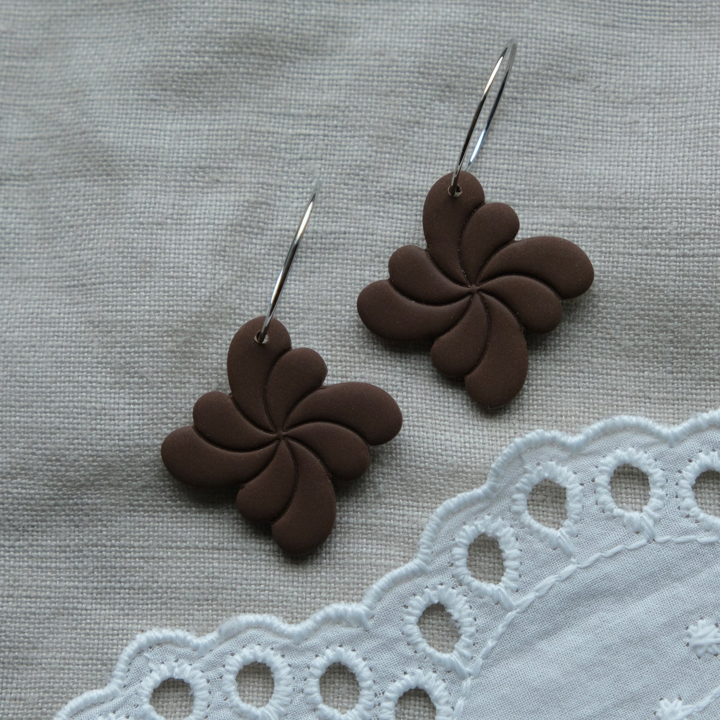 ailionóra | brown
