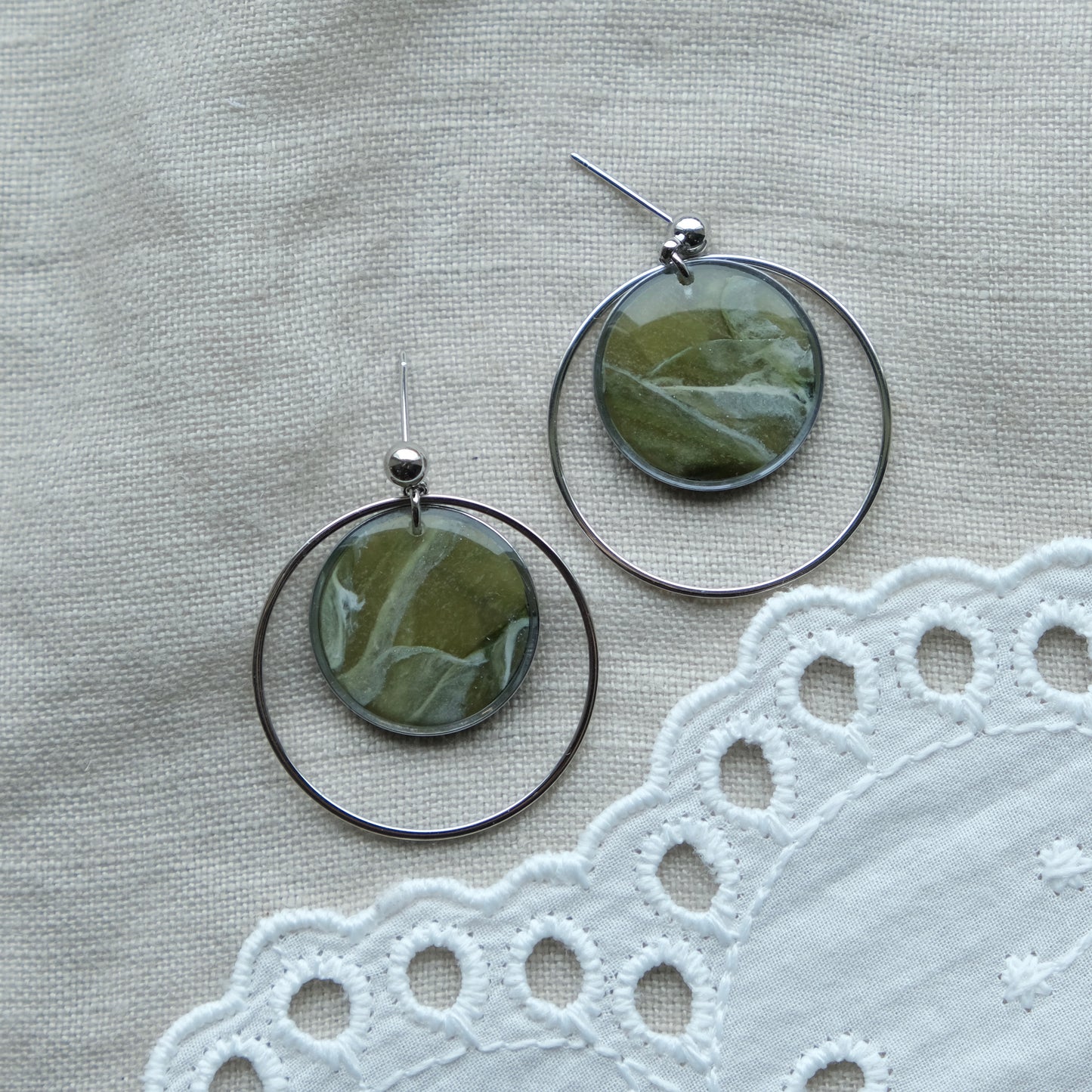 Ríona | olive marble & silver