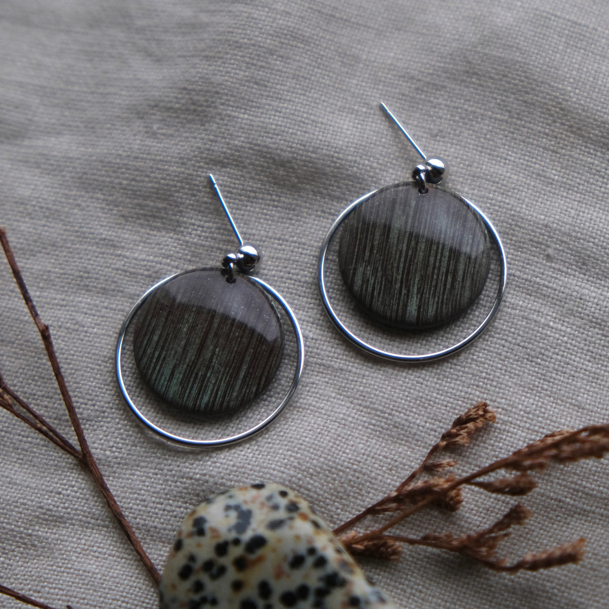 ríona | brushed labradorite
