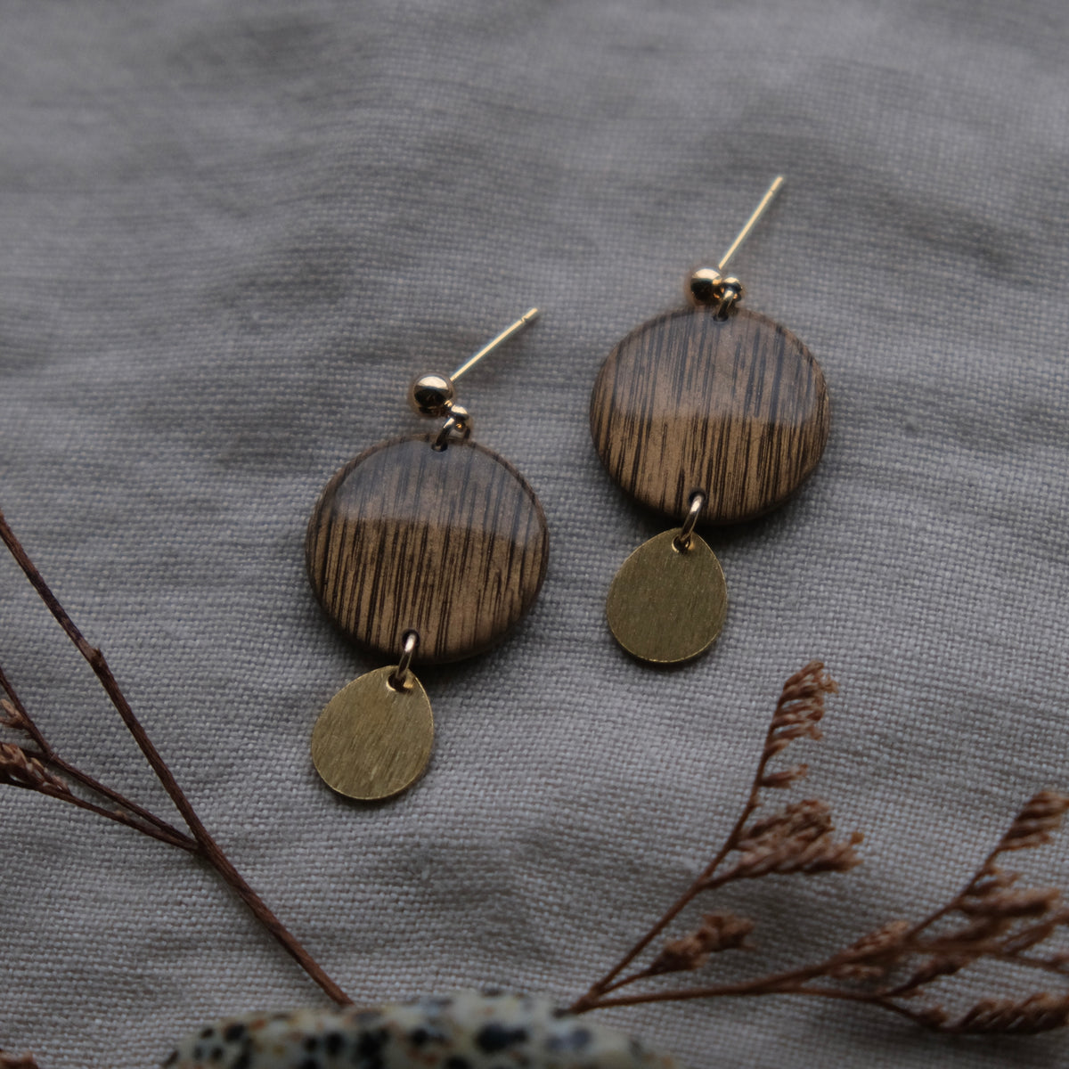 saorla | brushed bronze