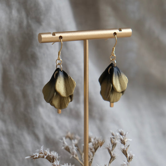 bláthine | gold + black