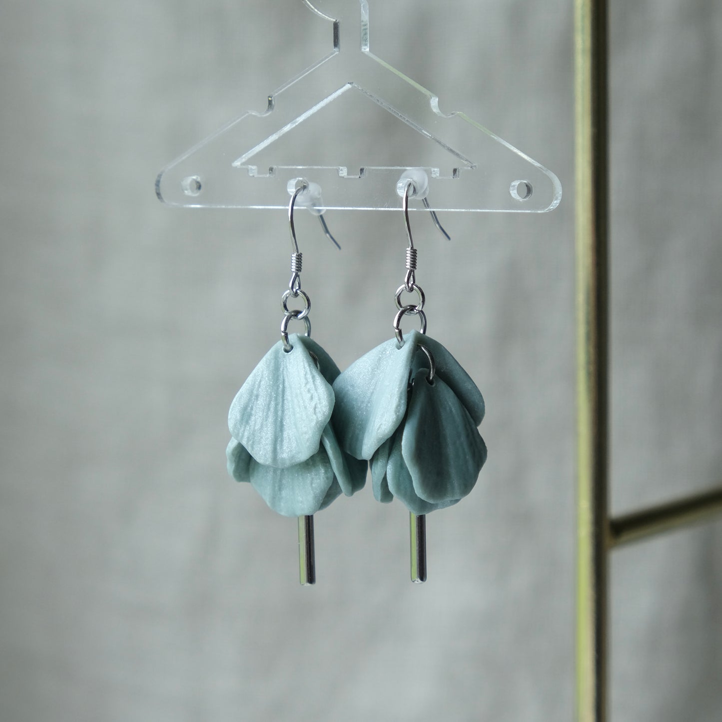 bláthine | pearly blue