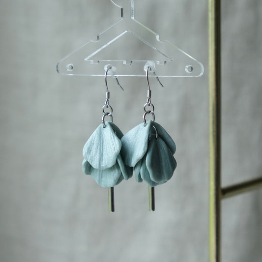 bláthine | pearly blue