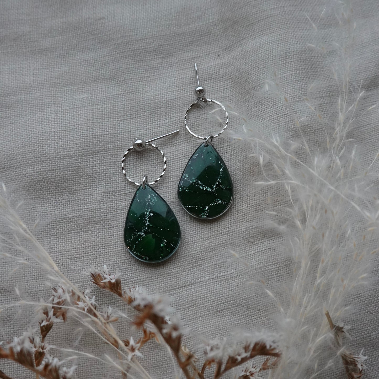 fiadh | emerald green & silver