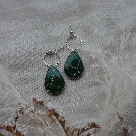 fiadh | emerald green & silver