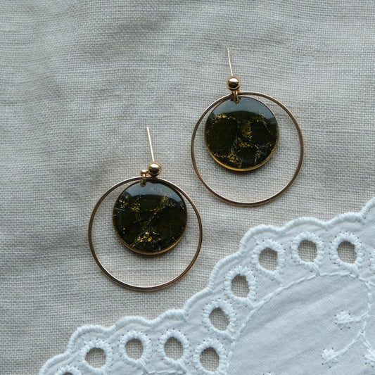 ríona | green & gold