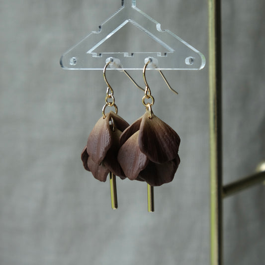 bláthine | brown & gold