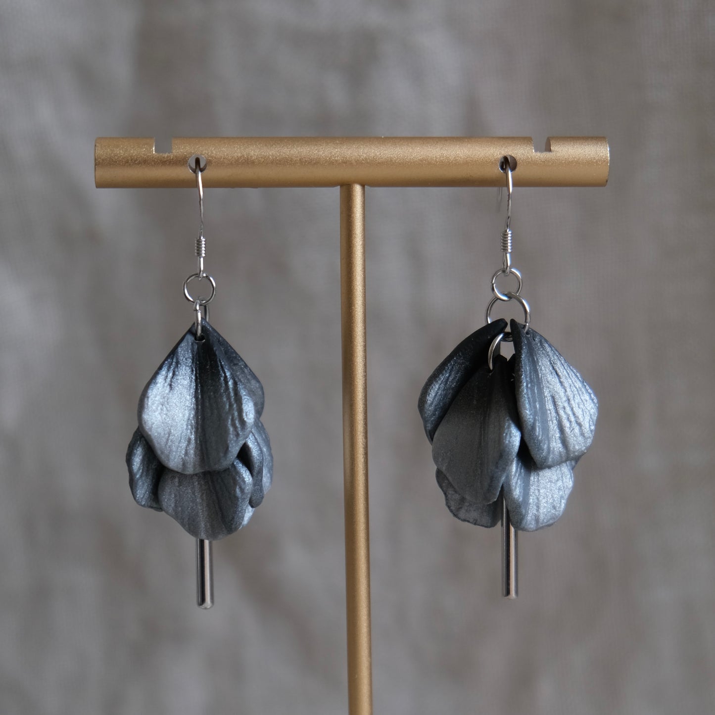 bláthine | silver + black