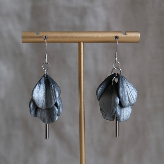 bláthine | silver + black