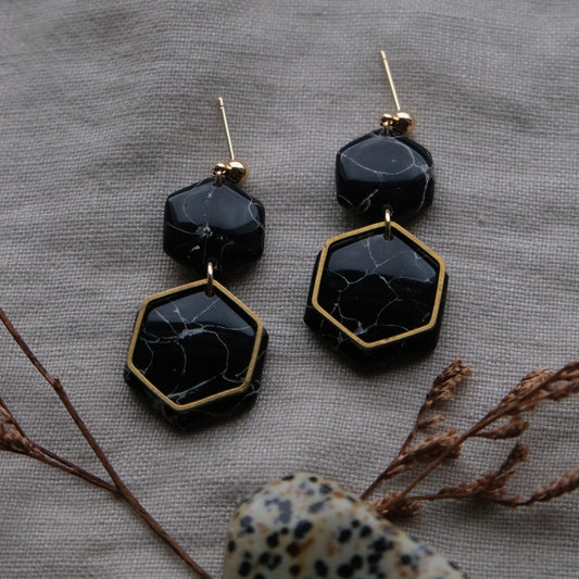 anu | black marble
