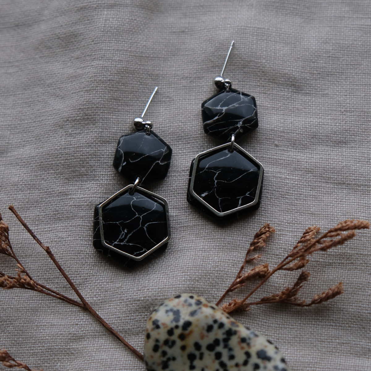 anu | black marble