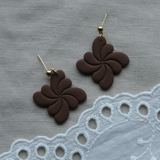 ailionóra | brown