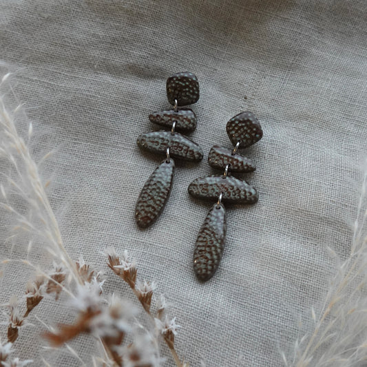 fodla | hammered labradorite