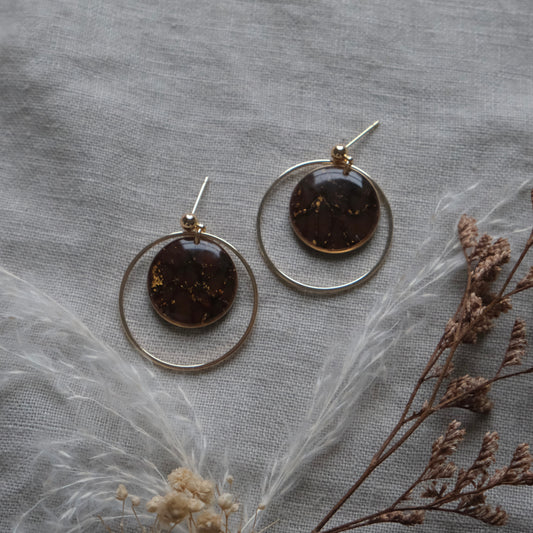 ríona | brown & gold