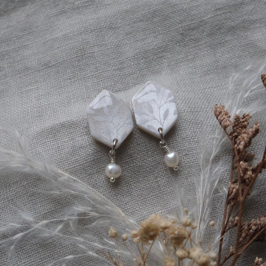 aisling | white pearly leaf