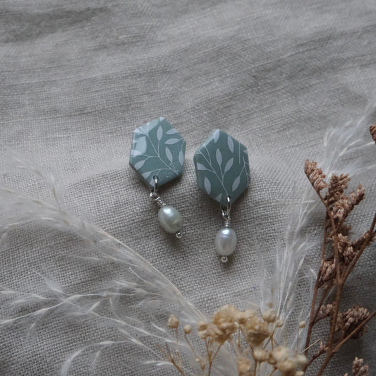aisling | light blue pearly leaf