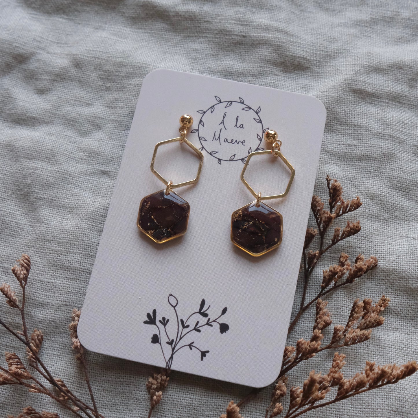 étaín | brown and gold