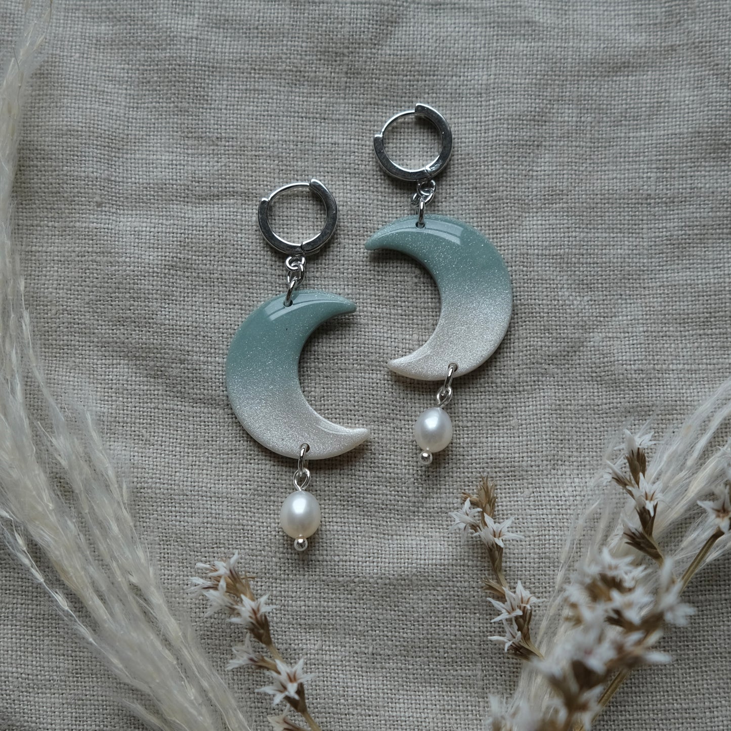 luna | pearly blue