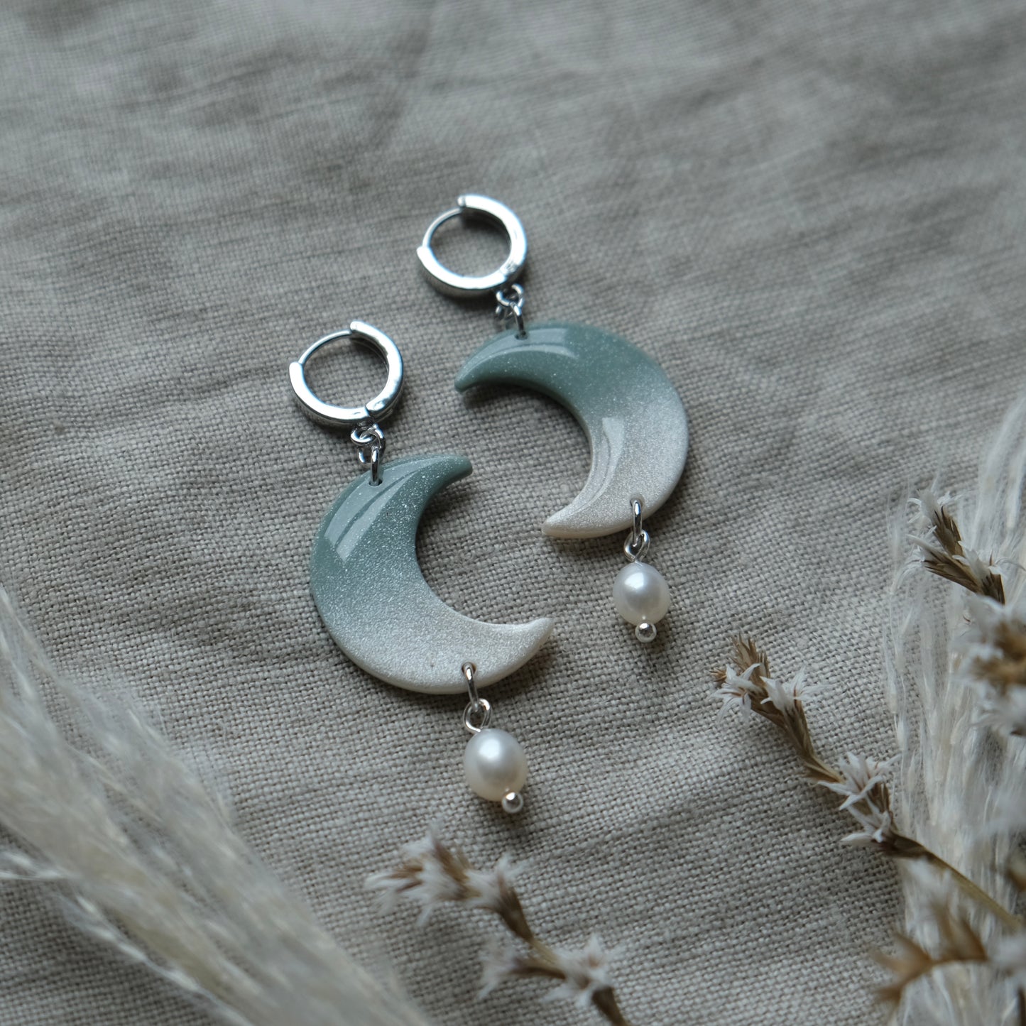 luna | pearly blue