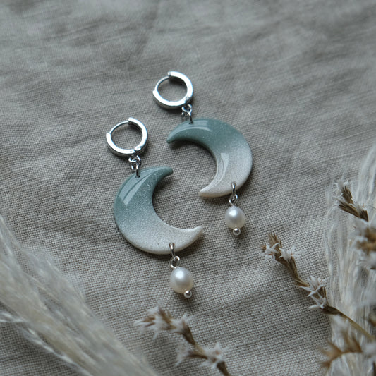 luna | pearly blue