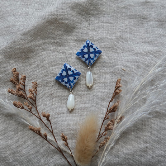 áine | blue tile