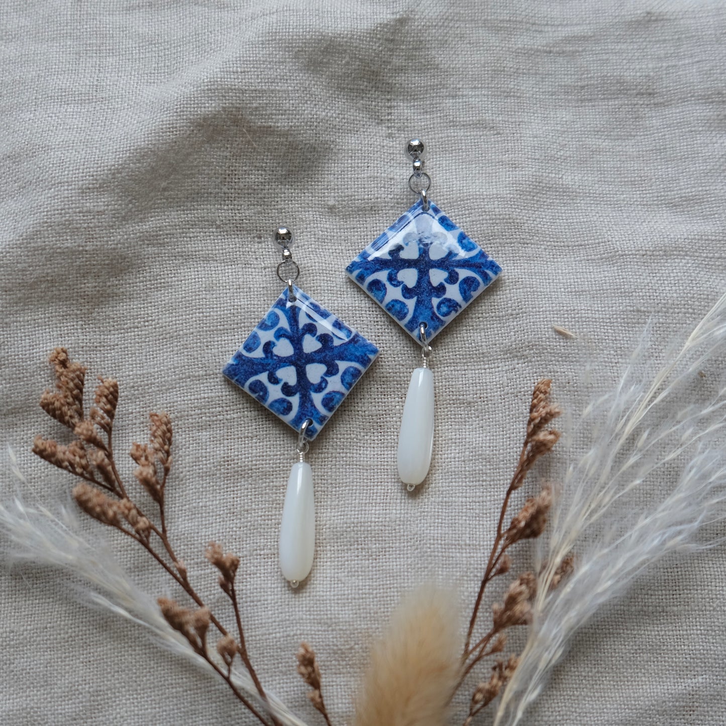 áine | blue tile
