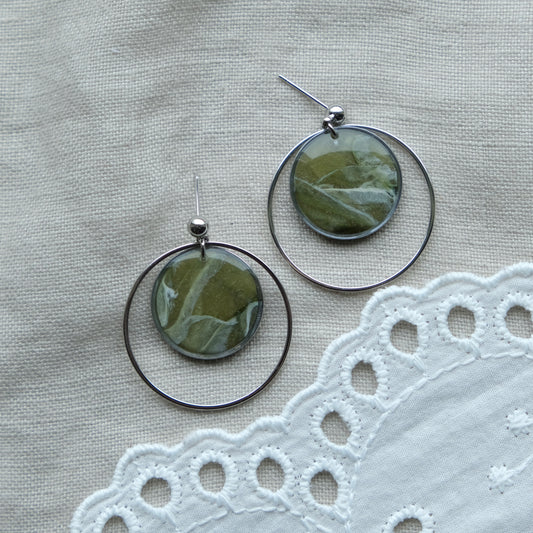 Ríona | olive marble & silver
