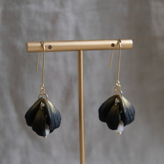 bláthine | black + gold