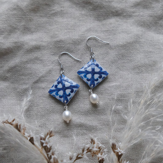 áine | blue tile